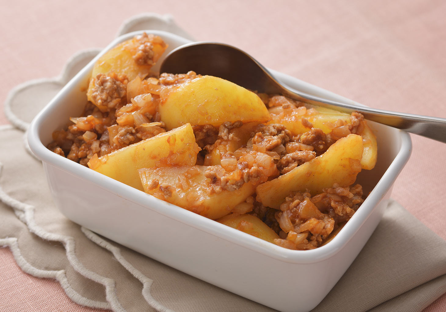 新じゃがのミートソース炒め