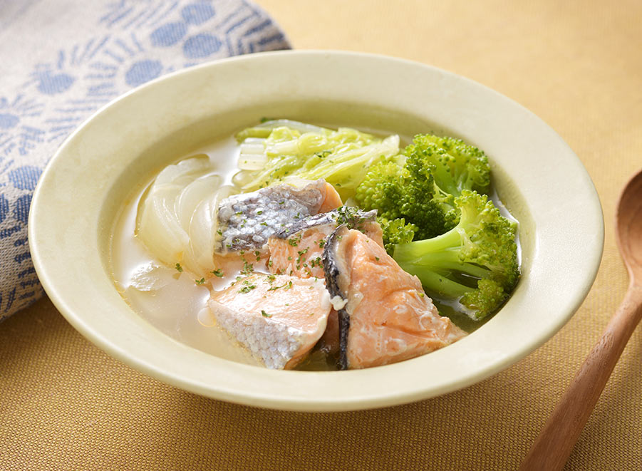 鮭と冬野菜のポトフ